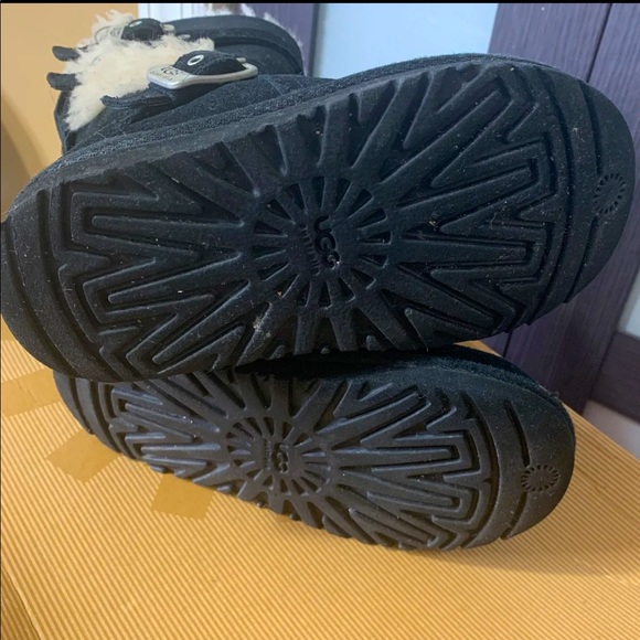 UGG Boots - Picture 2 of 6